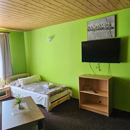 Guest House Pod Lesem Merklin Eksteriør billede