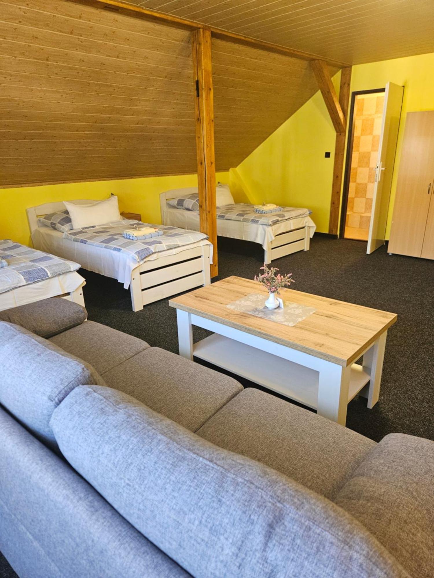 Guest House Pod Lesem Merklin Eksteriør billede