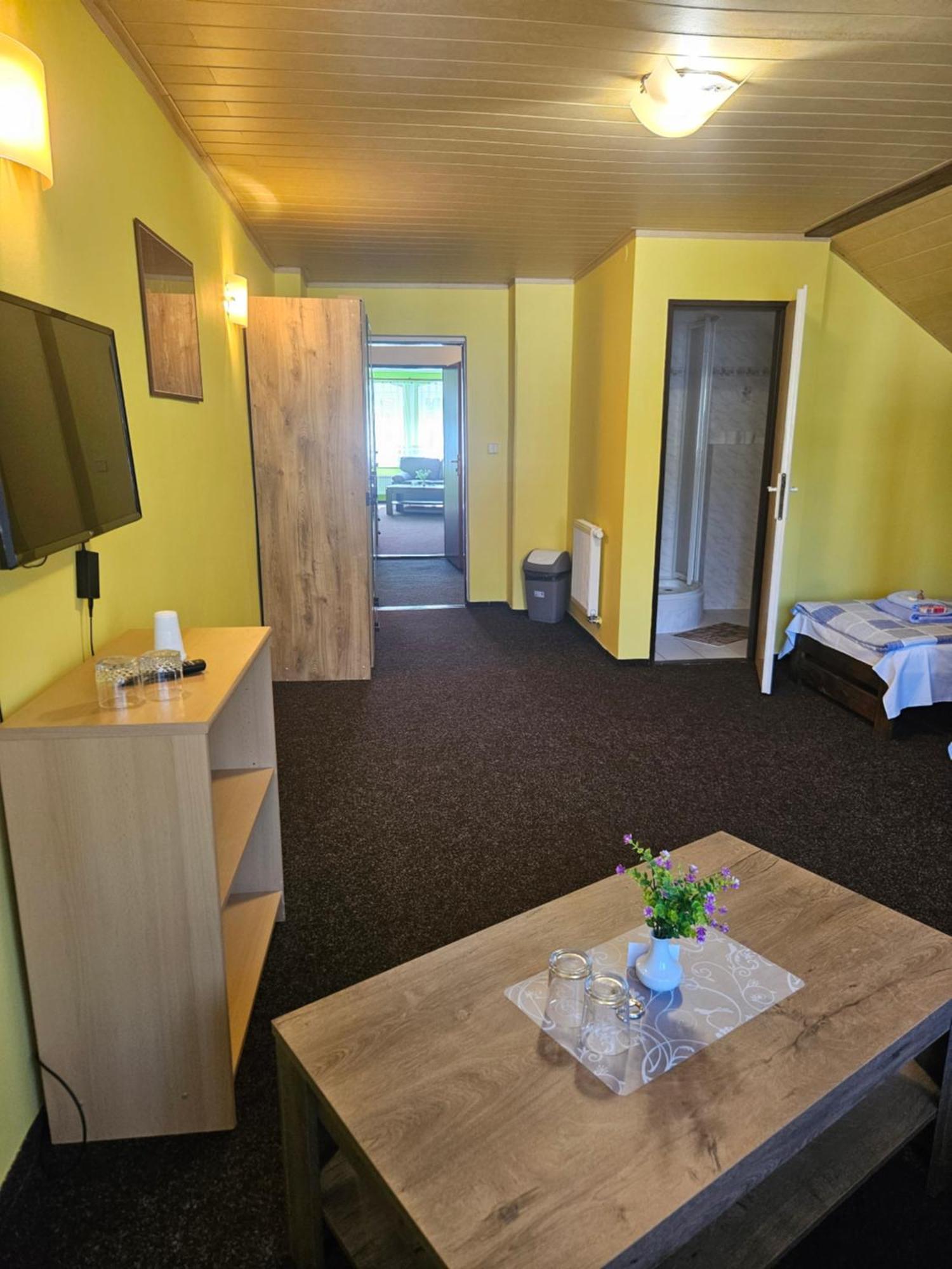 Guest House Pod Lesem Merklin Eksteriør billede