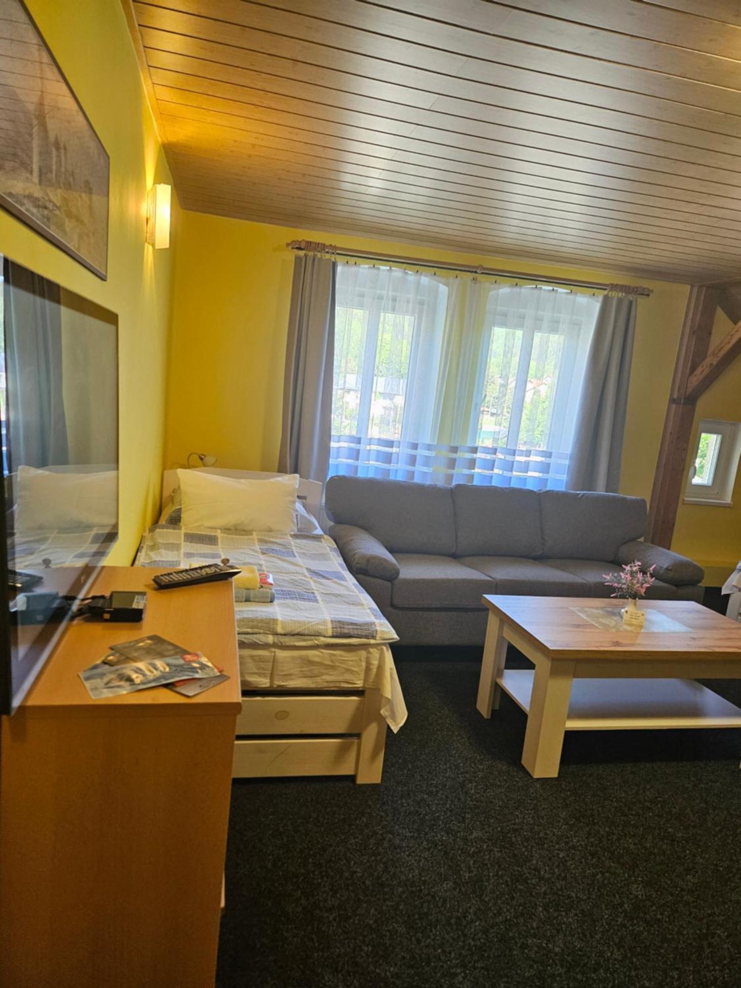Guest House Pod Lesem Merklin Eksteriør billede
